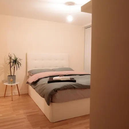 Central Bnb With Secure Parking Chester Exterior photo
